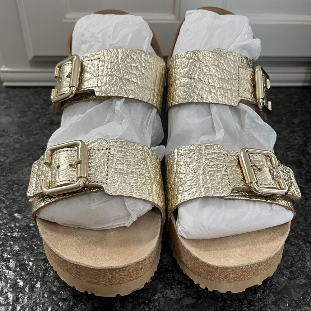 EUC Mephisto Lissandra sandals in gold | Size 37